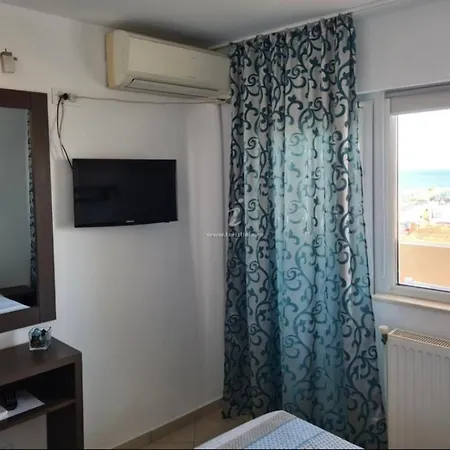 Szálloda Dini Vama Veche