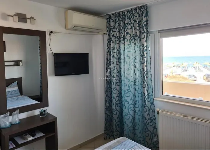 Hotel Dini Vama Veche